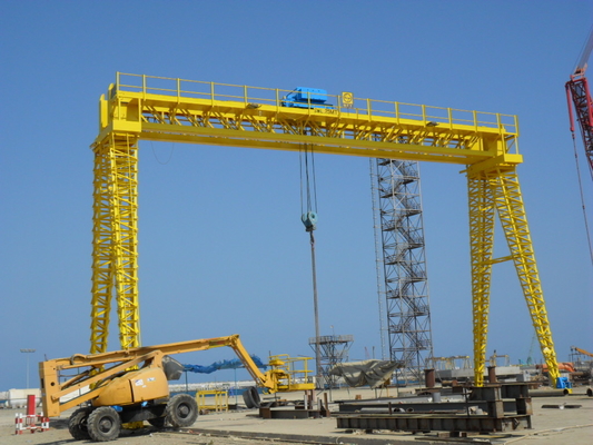 capacidade de 75 toneladas do guindaste de pórtico de 42M Span Trussed Type no estaleiro