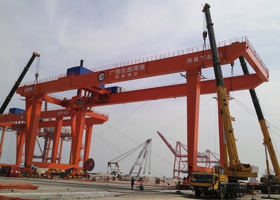 o trilho 35-50T montou o empilhamento dos guindastes 45m/Min Double Girder Gantry Crane
