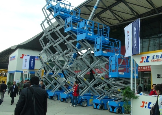 O terreno áspero da altura lisa de 3M-12m do passeio Scissor elevadores para o ar livre