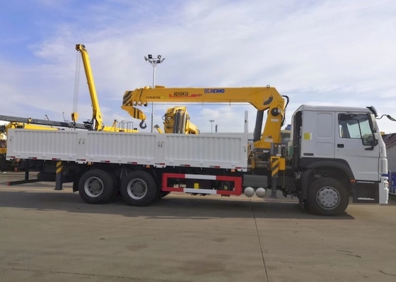 Guindaste montado caminhão 75km/H 88km/H 8 Ton Crane Truck do crescimento da eficiência elevada