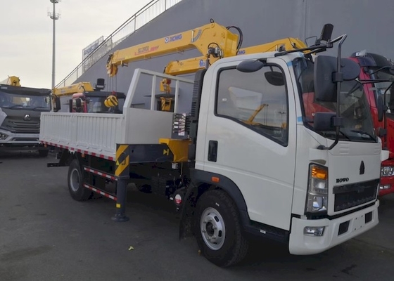 Guindaste montado caminhão 75km/H 88km/H 8 Ton Crane Truck do crescimento da eficiência elevada