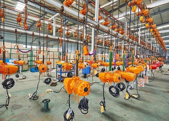 Baixas gruas industriais resistentes médias do transporte de materiais da grua de corrente IP55 da altura livre